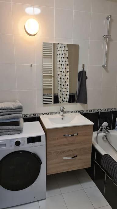 Appt 80M², 13 P, Disneyland, Fibre, 2 Parkings Chessy  Exterior photo